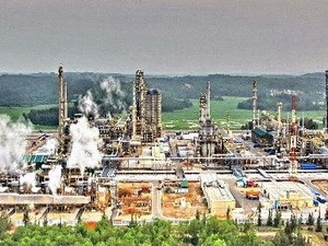 The capacity of Nhon Hoi Oil Refinery will be five time higher than that of Dung Quat Oil Refinery in this VNA photo The capacity of Nhon Hoi Oil Refinery will be five time higher than that of Dung Quat Oil Refinery in this VNA photo